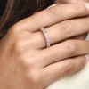 Funkelnder Eternity-Ring mit 14 Karat Roségold-Beschichtung Funkelnder Eternity-Ring mit 14 Karat Roségold-Beschichtung