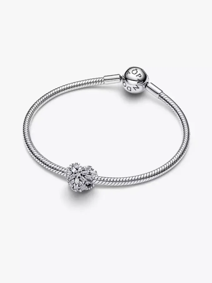 Funkelnder Herz-Charm aus Sterlingsilber Funkelnder Herz-Charm aus Sterlingsilber