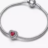 Funkelnder Herz-Charm in Stufenoptik aus Sterlingsilber Funkelnder Herz-Charm in Stufenoptik aus Sterlingsilber