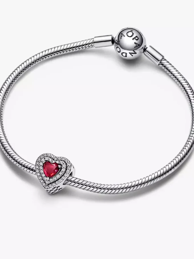 Funkelnder Herz-Charm in Stufenoptik aus Sterlingsilber Funkelnder Herz-Charm in Stufenoptik aus Sterlingsilber