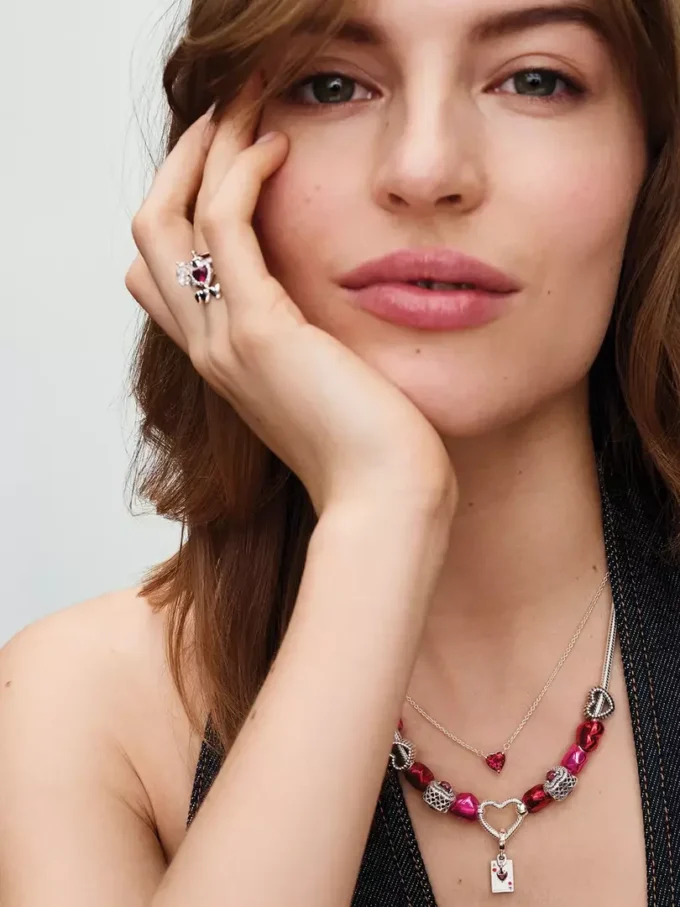 Metallic-rotes Herz-Charm aus Sterlingsilber Metallic-rotes Herz-Charm aus Sterlingsilber