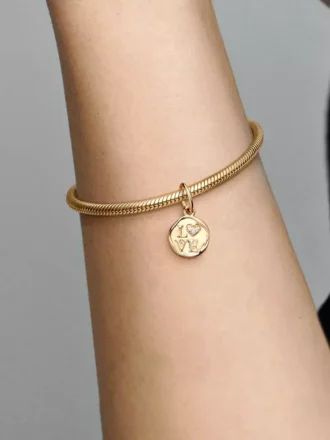 Funkelnder „Love Stamp“-Dangle Charm aus 14-karätigem Gold