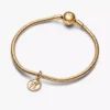 Funkelnder „Love Stamp“-Dangle Charm aus 14-karätigem Gold Funkelnder „Love Stamp“-Dangle Charm aus 14-karätigem Gold