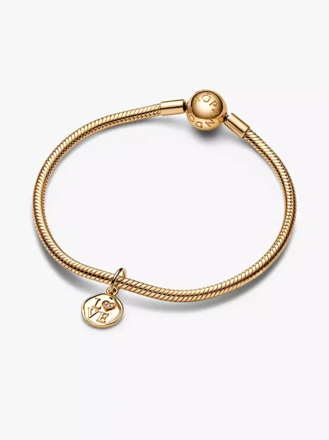 Funkelnder „Love Stamp“-Dangle Charm aus 14-karätigem Gold Funkelnder „Love Stamp“-Dangle Charm aus 14-karätigem Gold