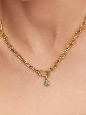 Funkelnder Mini-Muschel-Dangle Charm, 14-karätig vergoldet