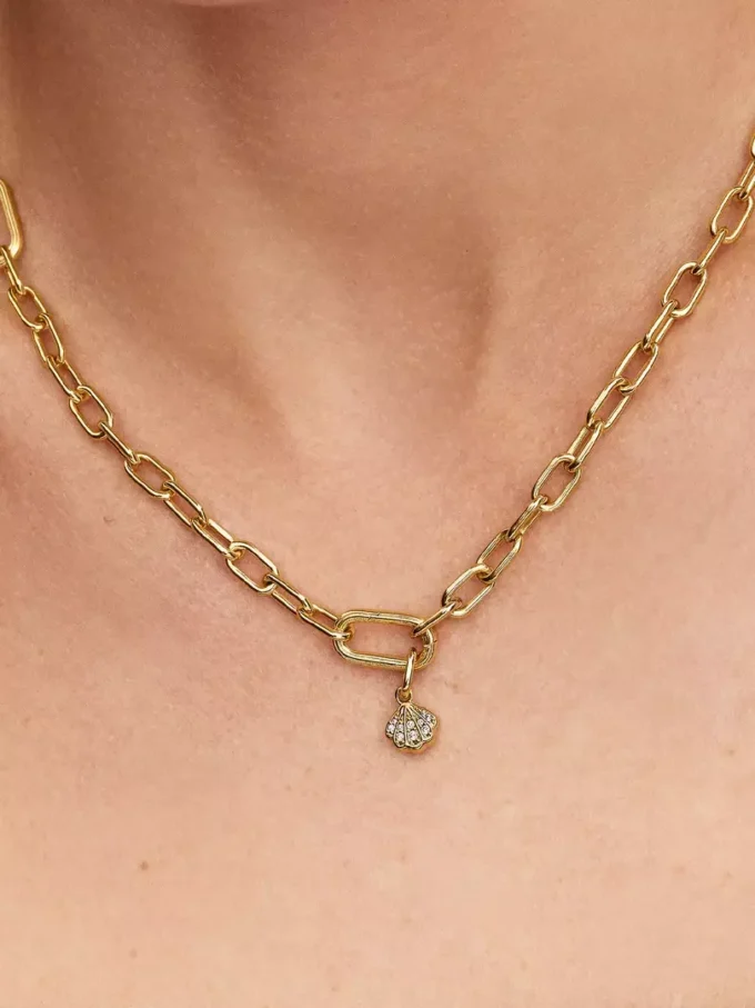 Funkelnder Mini-Muschel-Dangle Charm, 14-karätig vergoldet