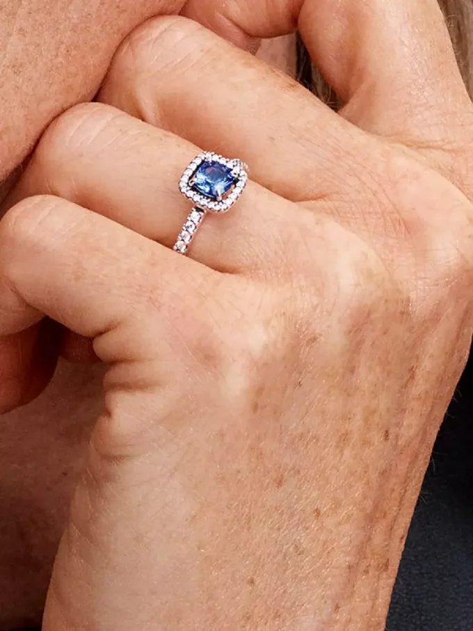 Funkelnder quadratischer blauer Halo-Ring aus Sterlingsilber Funkelnder quadratischer blauer Halo-Ring aus Sterlingsilber