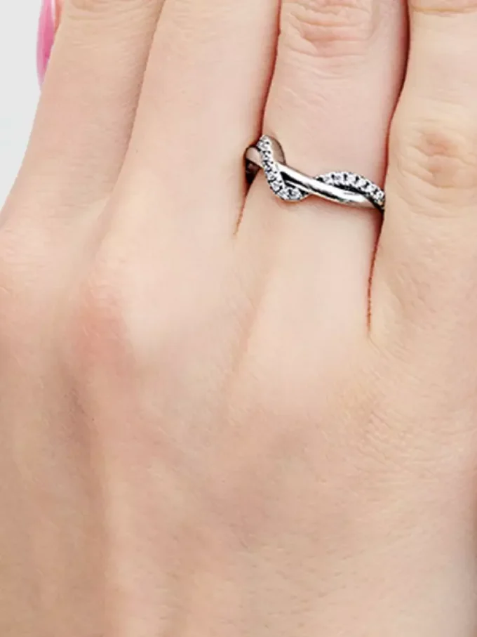 Funkelnder Ring „Intertwined Wave“ aus Sterlingsilber Funkelnder Ring „Intertwined Wave“ aus Sterlingsilber