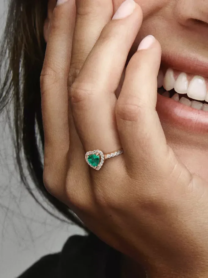 Funkelnder Ring mit erhabenem Herz, 14-karätige Roségoldbeschichtung Funkelnder Ring mit erhabenem Herz, 14-karätige Roségoldbeschichtung