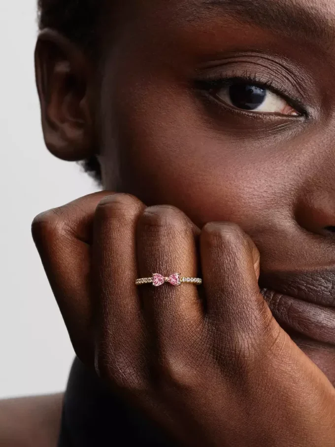 Funkelnder Ring mit rosa Schleife, 14-karätig vergoldet Funkelnder Ring mit rosa Schleife, 14-karätig vergoldet