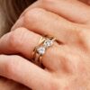 Funkelnder Ring mit Schleife und gekreuztem Band – 14-karätige Vergoldung