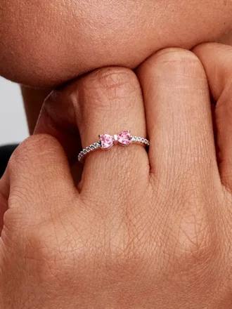 Funkelnder rosa Schleifenring aus Sterlingsilber