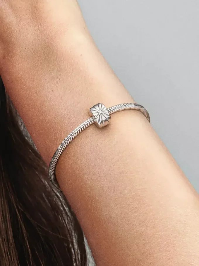 Funkelnder Sonnenstrahl-Clip Charm aus Sterlingsilber Funkelnder Sonnenstrahl-Clip Charm aus Sterlingsilber