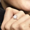 Funkelnder Teardrop-Halo-Ring, 14 Karat Roségold-Beschichtung