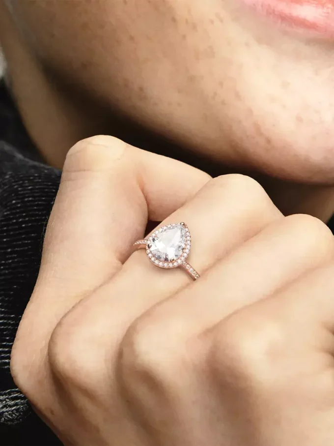 Funkelnder Teardrop-Halo-Ring, 14 Karat Roségold-Beschichtung