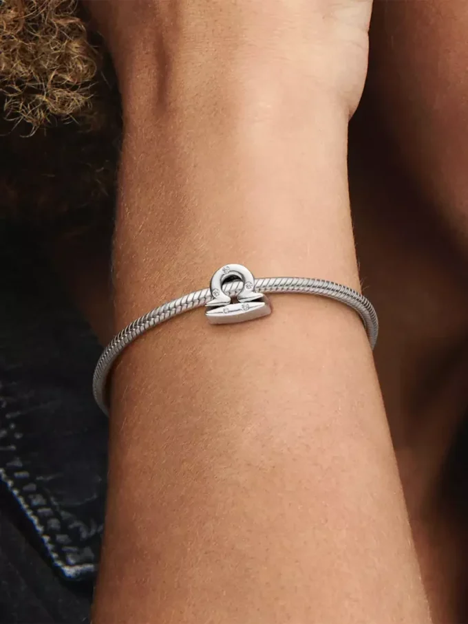 Funkelnder Waage-Sternzeichen-Charm aus Sterlingsilber Funkelnder Waage-Sternzeichen-Charm aus Sterlingsilber