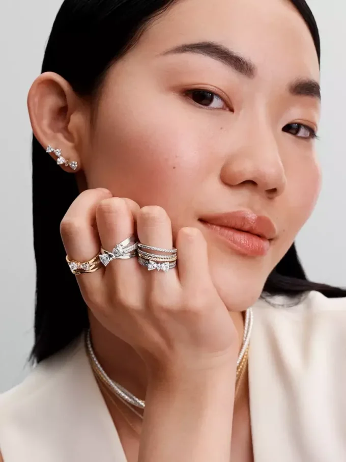 Funkelnder Bandring aus Sterlingsilber Funkelnder Bandring aus Sterlingsilber