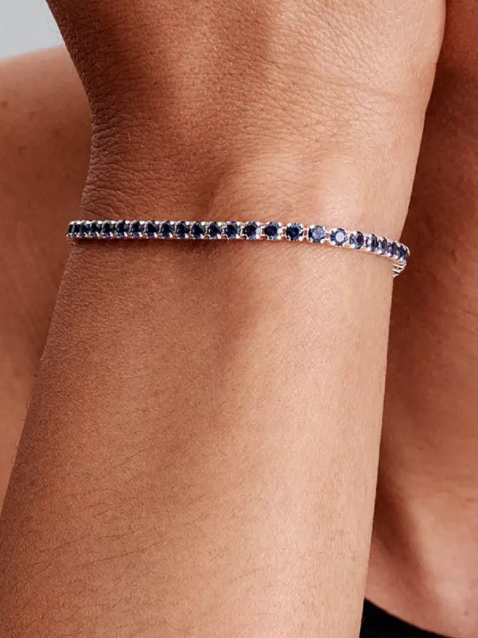 Funkelndes blaues Tennisarmband aus Sterlingsilber Funkelndes blaues Tennisarmband aus Sterlingsilber