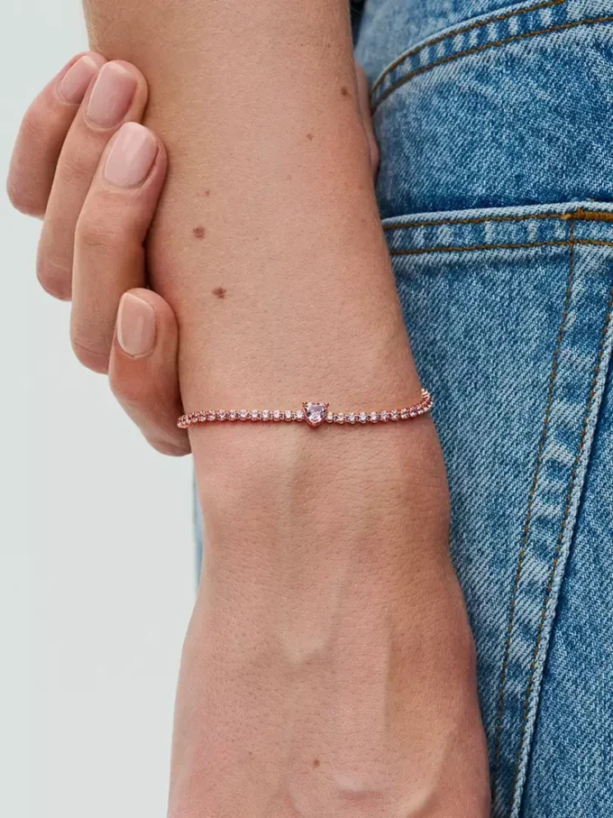 Funkelndes Herz-Tennisarmband, 14 Karat Roségold-Beschichtung