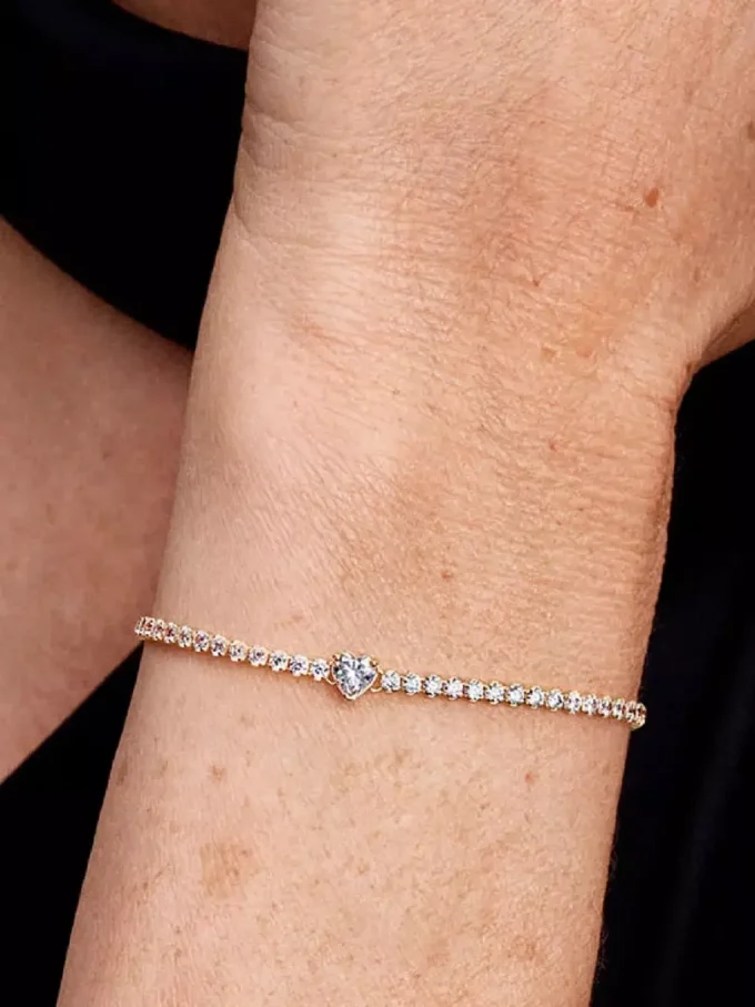 Funkelndes Herz-Tennisarmband, 14 Karat vergoldet Funkelndes Herz-Tennisarmband, 14 Karat vergoldet