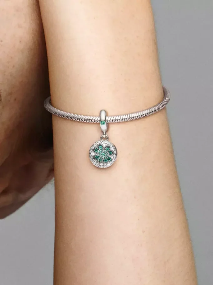 Glücksbringer-Dangle Charm „Vierblättriges Kleeblatt“ aus Sterlingsilber Glücksbringer-Dangle Charm „Vierblättriges Kleeblatt“ aus Sterlingsilber