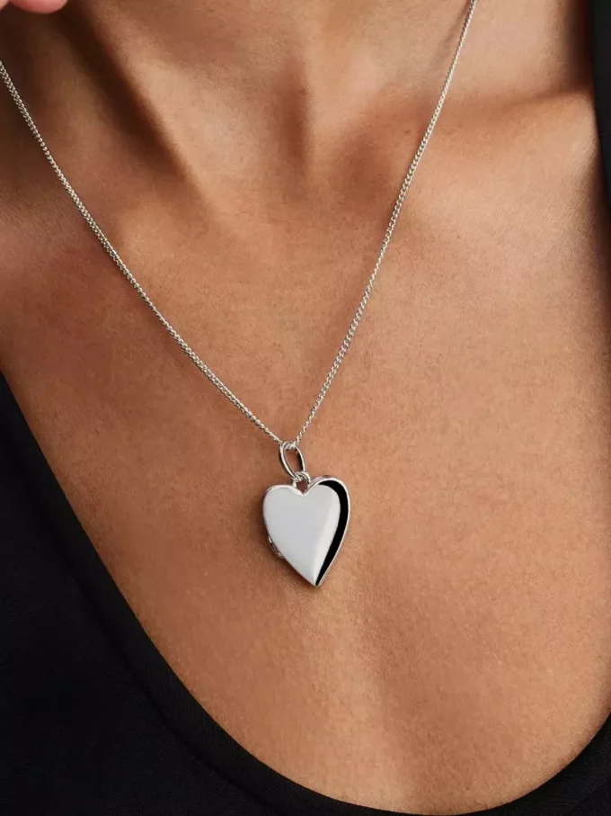 Gravierbarer, aufklappbarer Herzanhänger aus Sterlingsilber Gravierbarer, aufklappbarer Herzanhänger aus Sterlingsilber
