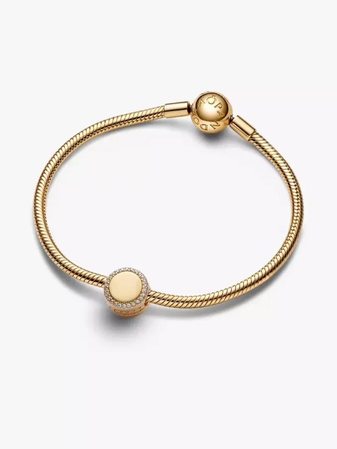Gravierbarer funkelnder Knopf-Charm, 14 Karat vergoldet Gravierbarer funkelnder Knopf-Charm, 14 Karat vergoldet