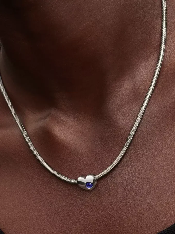 Gravierbarer Herz-Charm aus Sterlingsilber mit blauem Stein Gravierbarer Herz-Charm aus Sterlingsilber mit blauem Stein