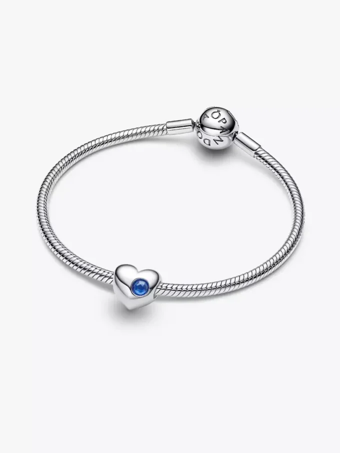 Gravierbarer Herz-Charm aus Sterlingsilber mit blauem Stein Gravierbarer Herz-Charm aus Sterlingsilber mit blauem Stein