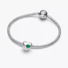 Gravierbarer Herz-Charm aus Sterlingsilber mit grünem Stein Gravierbarer Herz-Charm aus Sterlingsilber mit grünem Stein