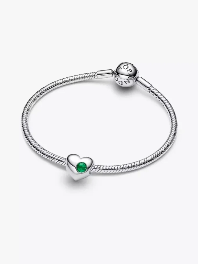 Gravierbarer Herz-Charm aus Sterlingsilber mit grünem Stein Gravierbarer Herz-Charm aus Sterlingsilber mit grünem Stein