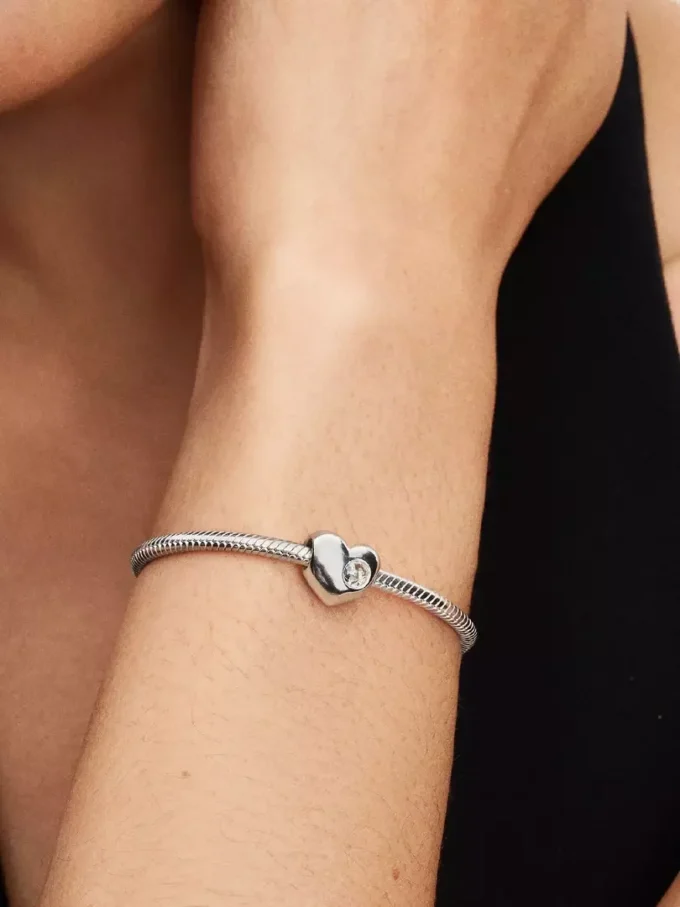 Gravierbarer Herz-Charm aus Sterlingsilber mit klarem Stein Gravierbarer Herz-Charm aus Sterlingsilber mit klarem Stein
