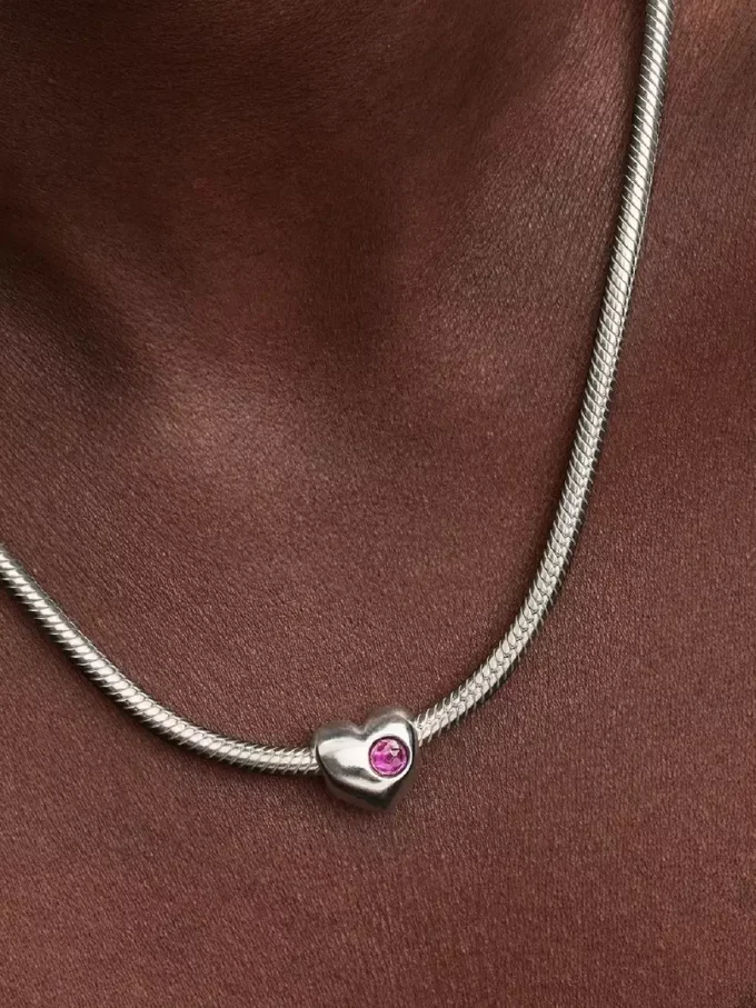 Gravierbarer Herz-Charm aus Sterlingsilber mit violettem Stein Gravierbarer Herz-Charm aus Sterlingsilber mit violettem Stein