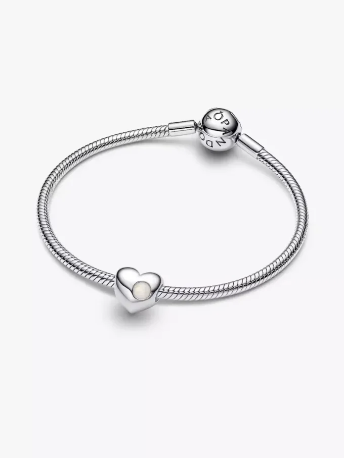 Gravierbarer Herz-Charm aus Sterlingsilber mit weißem Stein Gravierbarer Herz-Charm aus Sterlingsilber mit weißem Stein