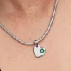 Gravierbarer Herz-Dangle Charm mit grünem Stein, Sterlingsilber Gravierbarer Herz-Dangle Charm mit grünem Stein, Sterlingsilber