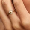 Gravierbarer Herz-Halo-Ring, 14-karätig vergoldet
