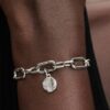 Gravierbarer Mini-Medaillon-Charm – Sterlingsilber