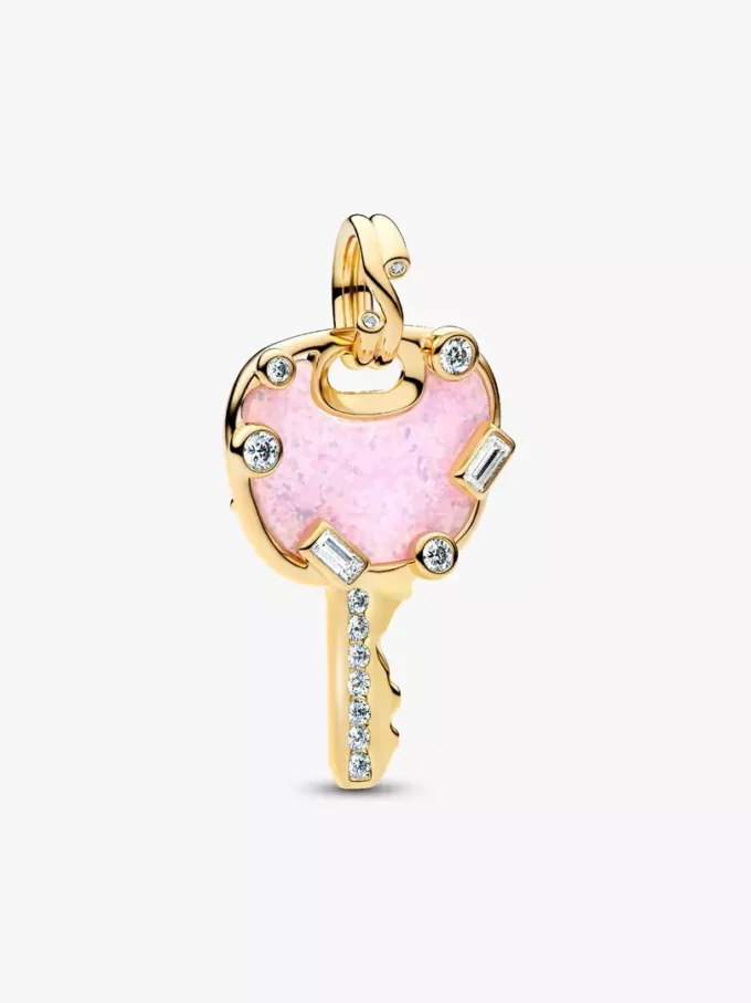 Großer Dangle Charm „Love Key“ in opalisierendem Rosa, 14-karätig vergoldet Großer Dangle Charm „Love Key“ in opalisierendem Rosa, 14-karätig vergoldet