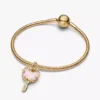 Großer Dangle Charm „Love Key“ in opalisierendem Rosa, 14-karätig vergoldet Großer Dangle Charm „Love Key“ in opalisierendem Rosa, 14-karätig vergoldet