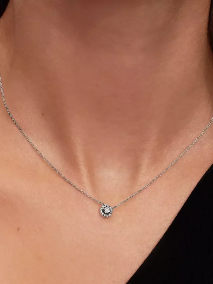 Halo-Halskette mit rundem Pavé aus Sterlingsilber Halo-Halskette mit rundem Pavé aus Sterlingsilber
