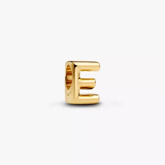 Halskette mit Buchstaben-Charm „E“ (2 Stück) Halskette mit Buchstaben-Charm „E“ (2 Stück)