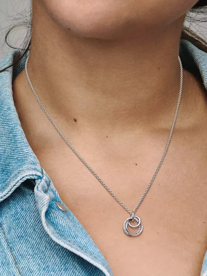 Halskette mit „Family Always Encircled“-Anhänger aus Sterlingsilber Halskette mit „Family Always Encircled“-Anhänger aus Sterlingsilber