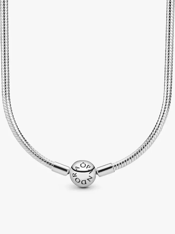 Katseye Stacked with Stars Charm-Halskette, 4er-Set Katseye Stacked with Stars Charm-Halskette, 4er-Set