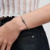 Handgeschriebener „Love“-Charm aus Sterlingsilber Handgeschriebener „Love“-Charm aus Sterlingsilber