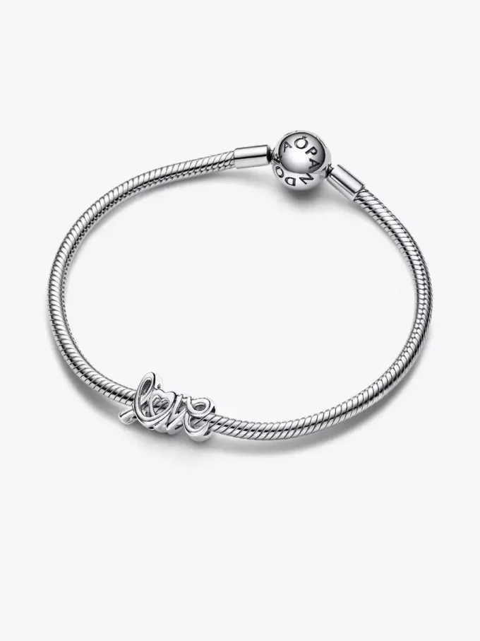 Handgeschriebener „Love“-Charm aus Sterlingsilber Handgeschriebener „Love“-Charm aus Sterlingsilber
