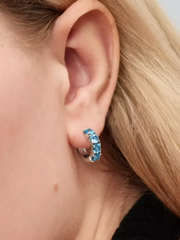 Hellblaue Ohrringe aus Sterlingsilber Hellblaue Ohrringe aus Sterlingsilber