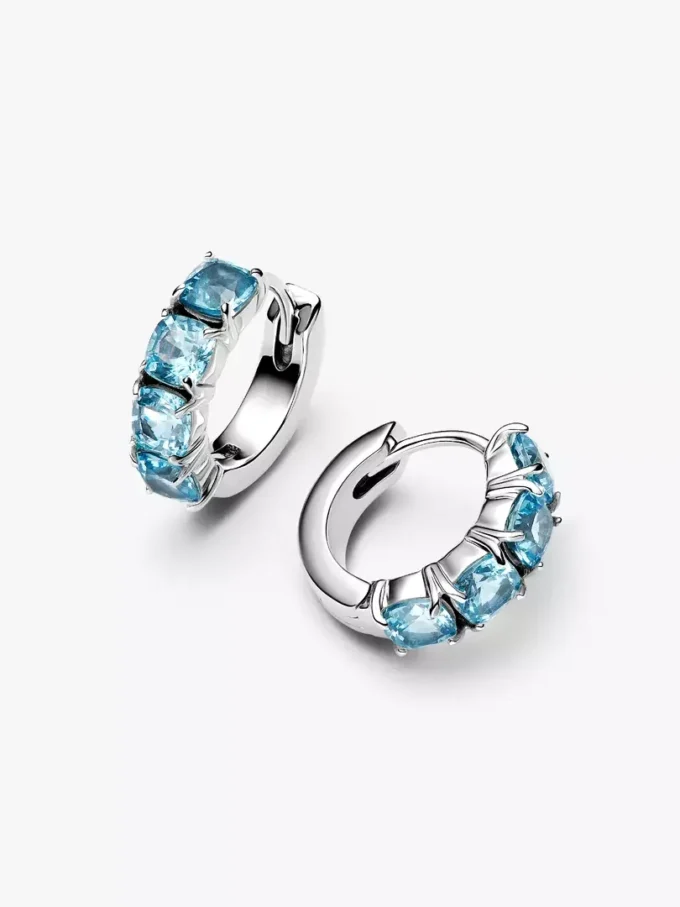 Hellblaue Ohrringe aus Sterlingsilber Hellblaue Ohrringe aus Sterlingsilber