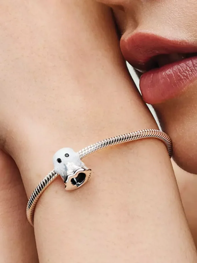 Im Dunkeln leuchtender Boo-Geister-Charm aus Sterlingsilber Im Dunkeln leuchtender Boo-Geister-Charm aus Sterlingsilber