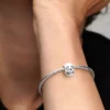 Im Dunkeln leuchtender, funkelnder Totenkopf-Charm aus Sterlingsilber Im Dunkeln leuchtender, funkelnder Totenkopf-Charm aus Sterlingsilber