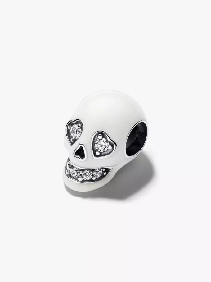 Im Dunkeln leuchtender, funkelnder Totenkopf-Charm aus Sterlingsilber Im Dunkeln leuchtender, funkelnder Totenkopf-Charm aus Sterlingsilber
